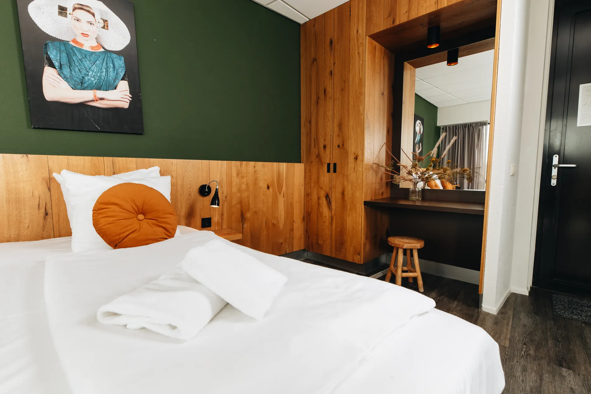 Royale suite met Queensize bed en spectaculair uitzicht over binnenwater de Graevelinge